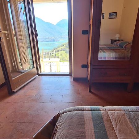 Amazing Lake View Castel di Tora Room photo