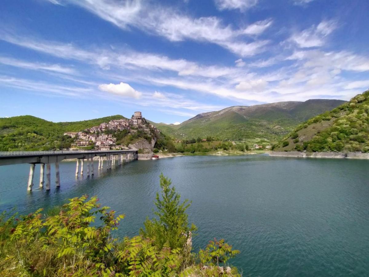 Amazing Lake View Castel di Tora Exterior photo